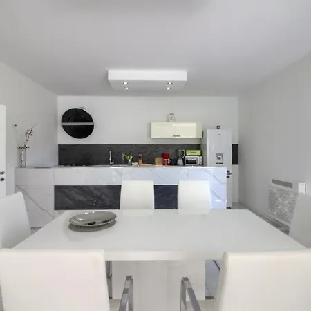 Villa Brigita 3 Bedroom Rovinj